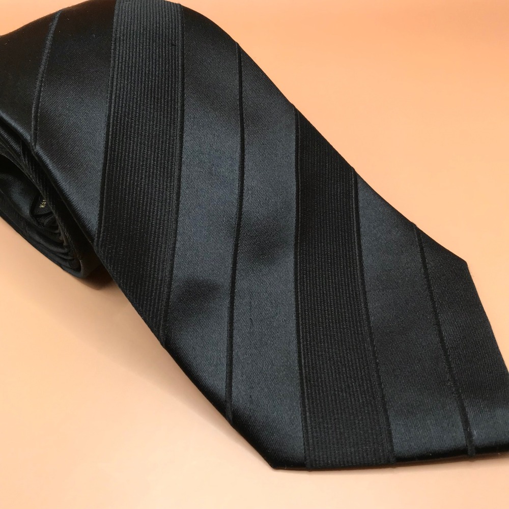 Donald J Trump Signature Collection Mens Black Striped 100% Silk Necktie Tie